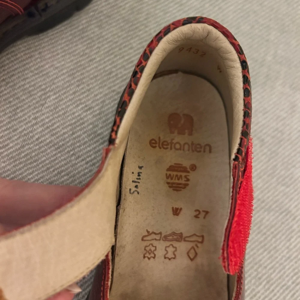 Elefanten Girls Red Patent Leather Mary Jane Shoes  Sz US 27 W (10 T)